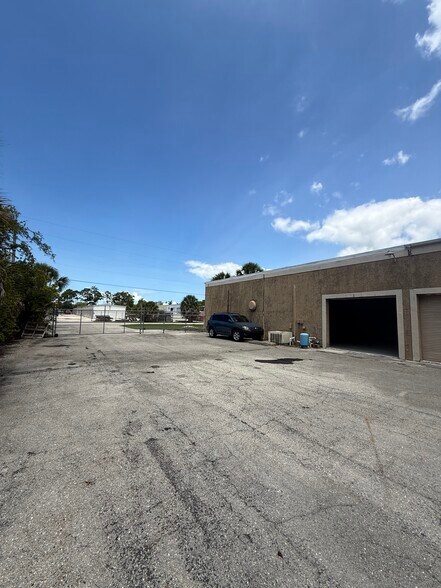 More Photos Of 24349 Production Cir, Bonita Springs Warehouse For Lease