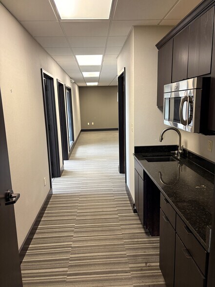 More Photos Of 10990 Quivira Rd, Overland Park Office For Lease