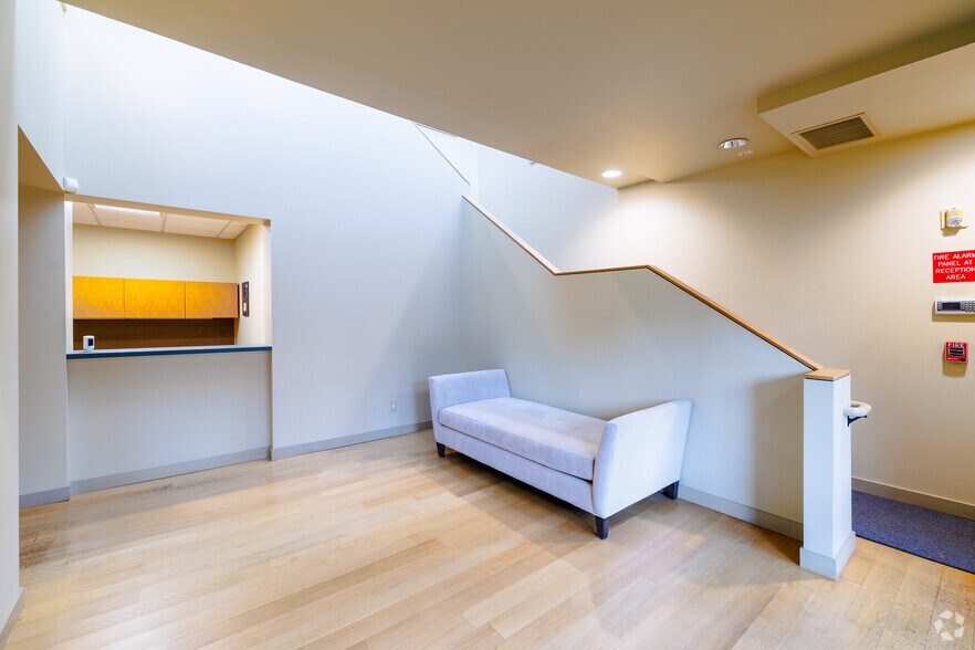 More Photos Of 1416 112th Ave NE, Bellevue Office For Lease