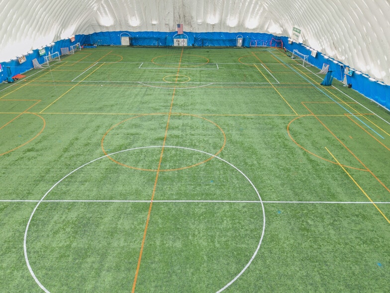 More Photos Of 901 Cannon Rd S, Dundas Sports And Entertainment For Sale