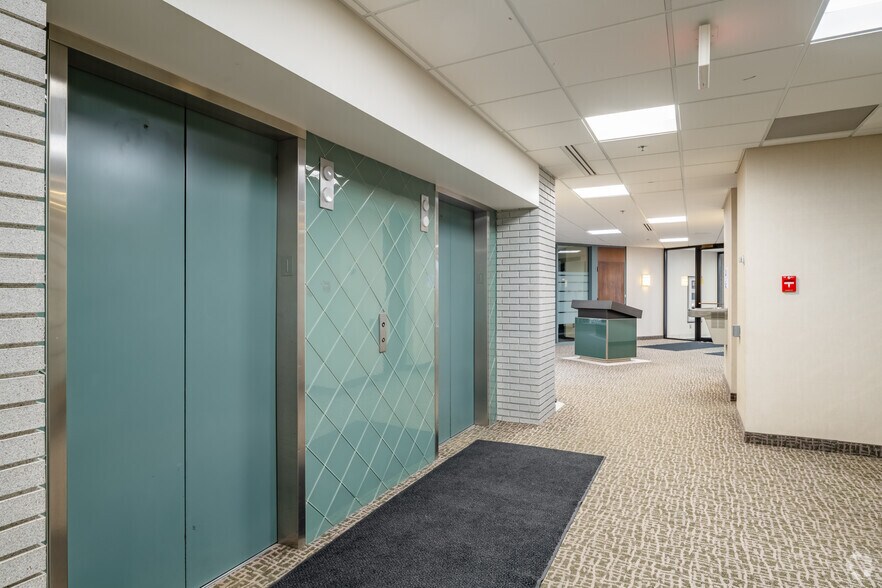 More Photos Of 13555 Bishops Ct, Brookfield Office For Lease