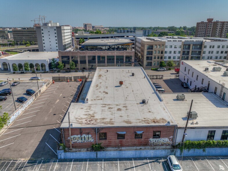 More Photos Of 405 Monroe Ave, Memphis Showroom For Sale