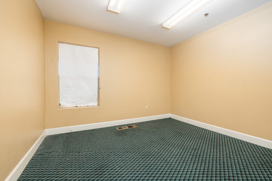 More Photos Of 2127 S Giddings St, Visalia Religious Facility For Lease