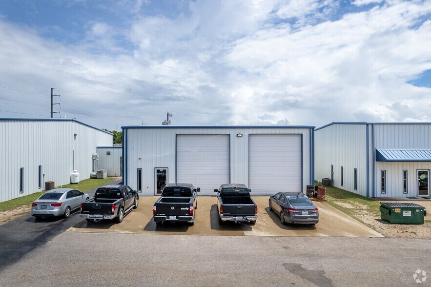 More Photos Of 7766 N Interstate Hwy 35, Temple Warehouse For Lease