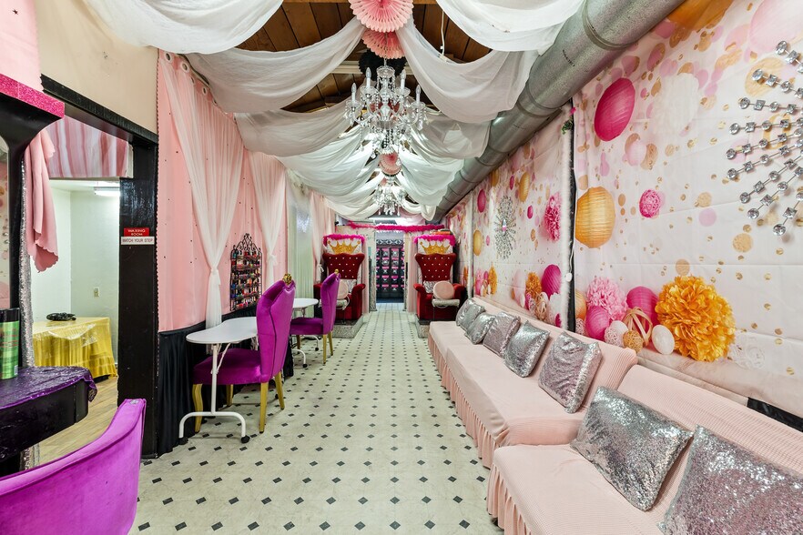 More Photos Of 4100-4102 W Magnolia Blvd, Burbank Storefront For Sale