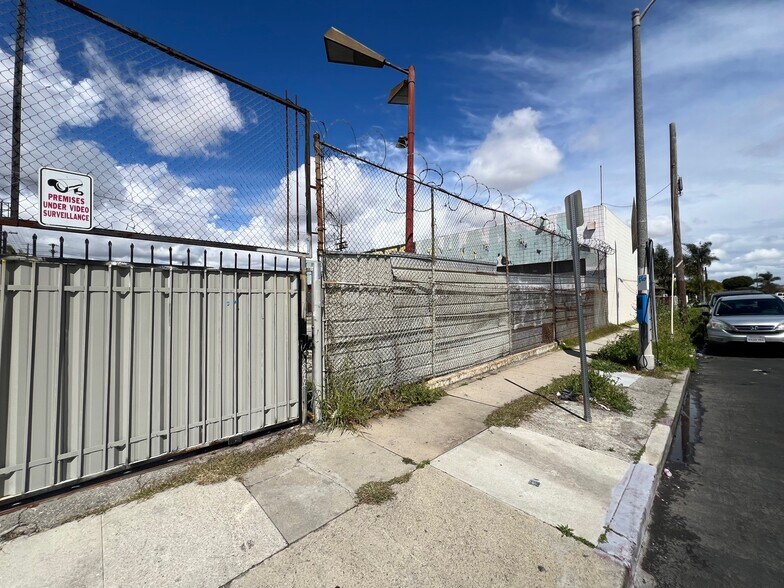 More Photos Of 6320 S Main St, Los Angeles Auto Repair For Lease