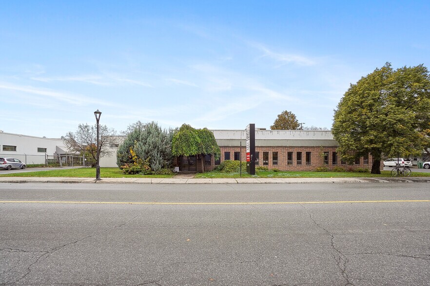 More Photos Of 3075 Rue Sainte-Catherine E, Montréal Warehouse For Lease