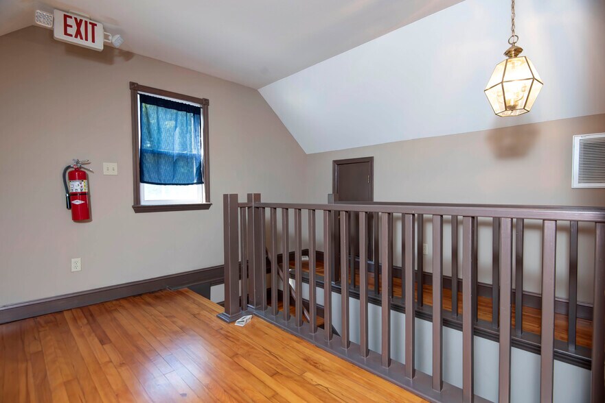 More Photos Of 1484 E Saint Louis St, Springfield Office For Sale