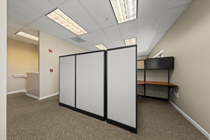 More Photos Of 125 Hangar Way, Watsonville Office For Sale