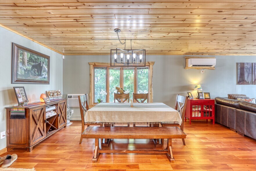 More Photos Of 10429 State Road 27, Hayward Hotel For Sale