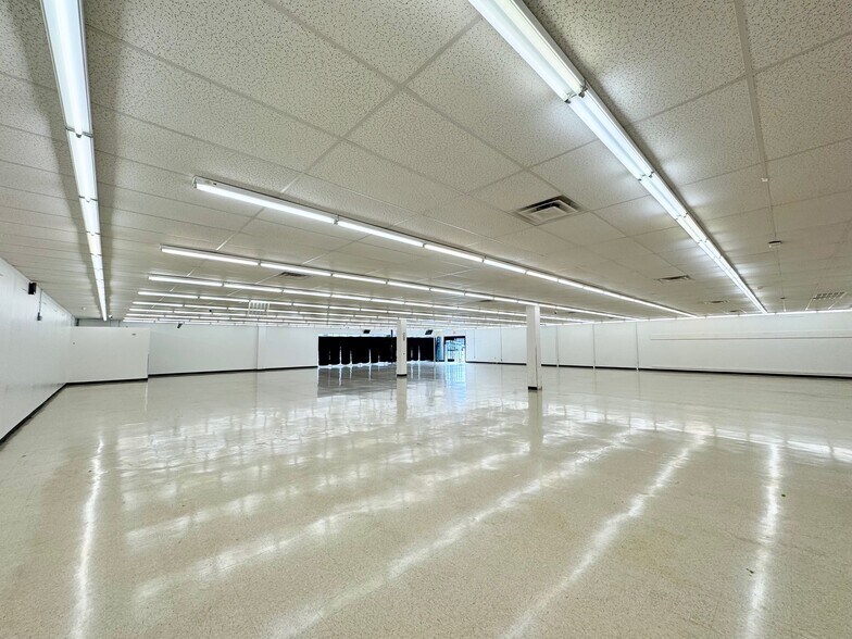More Photos Of 815 SW 29th St, Oklahoma City General Retail For Lease