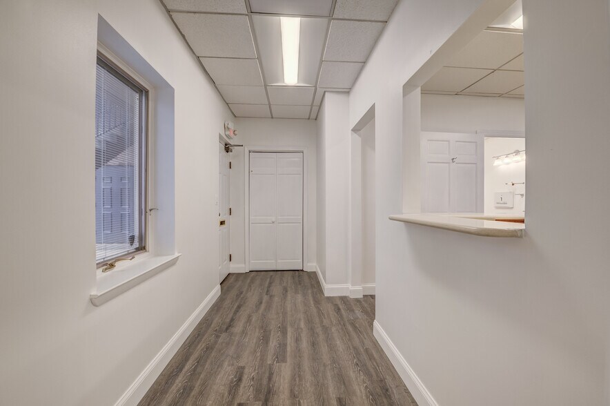 More Photos Of 4609 Pinecrest Office Park Dr, Alexandria Medical For Sale