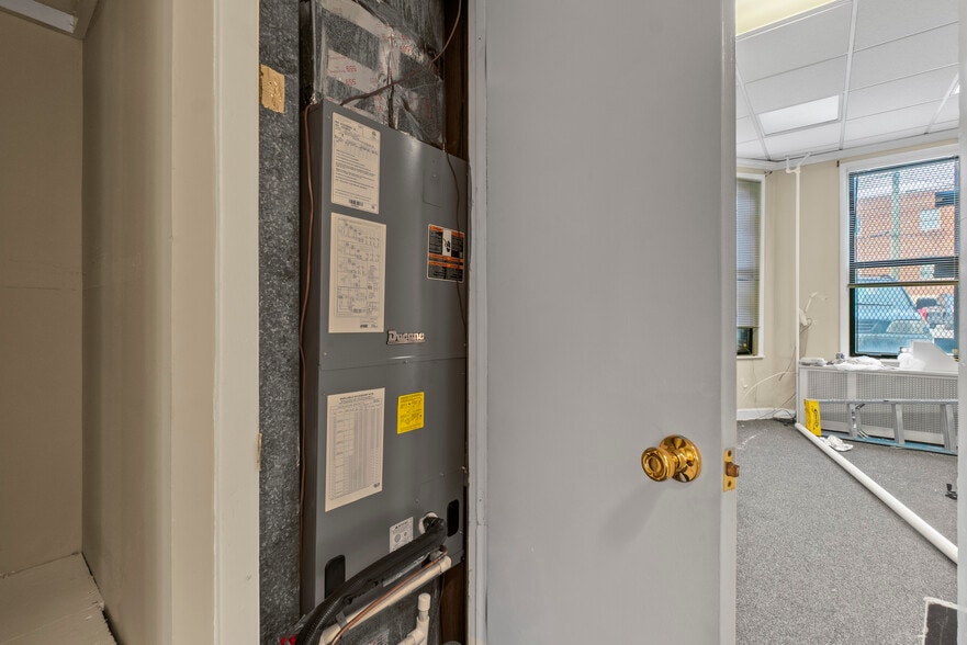 More Photos Of 28 E 25th St, Baltimore Storefront Retail Residential For Sale