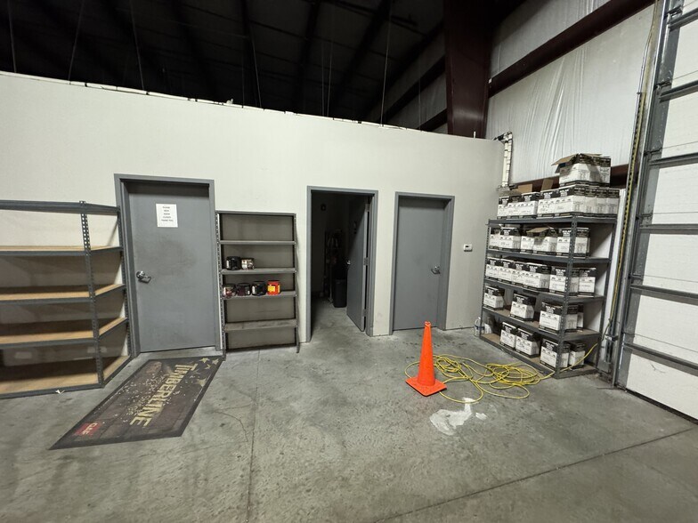 More Photos Of 815 Mann Rd SW, Cedar Rapids Warehouse For Sale