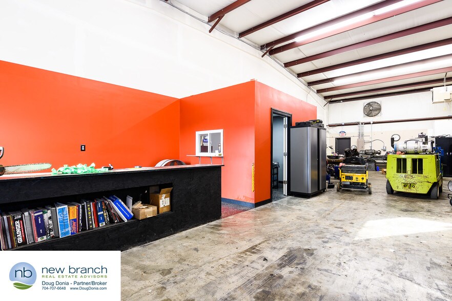 More Photos Of 5630-5638 Harrisburg Industrial Par Dr, Harrisburg Warehouse For Lease