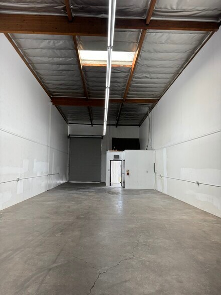 More Photos Of 1390 E Burnett St, Signal Hill Warehouse For Lease