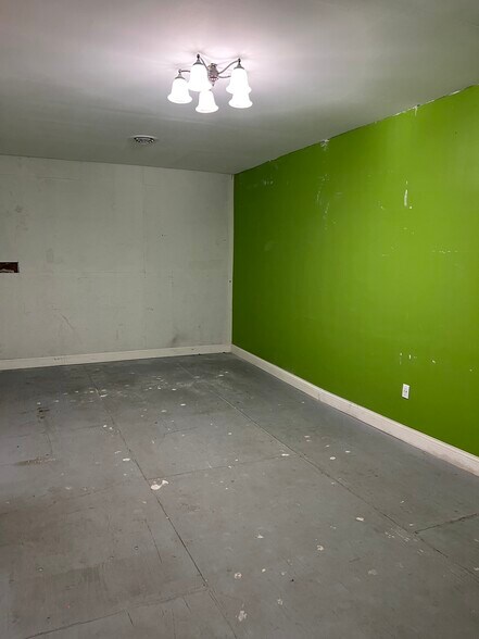 More Photos Of 121 16th St, Ashland Storefront Retail Office For Lease