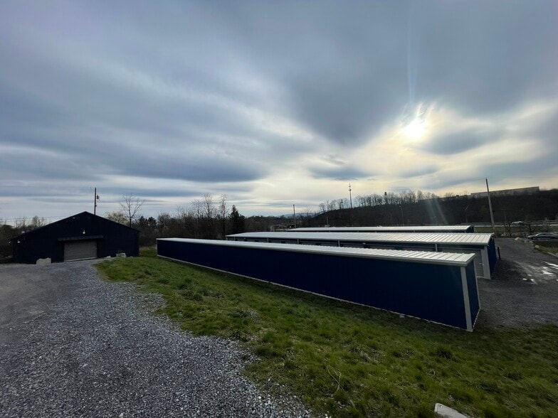 More Photos Of 1122 Amelia Ave, Altoona Self Storage For Sale