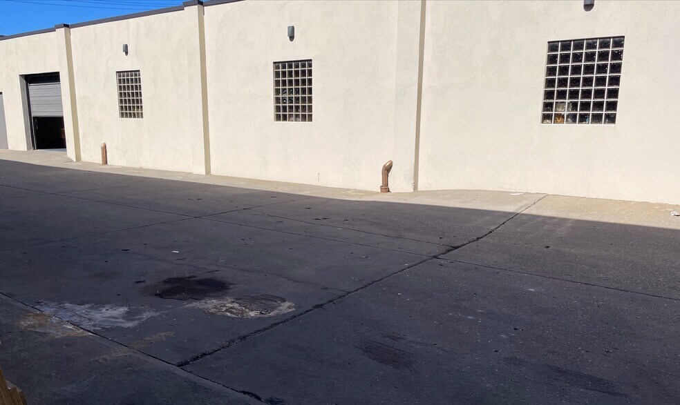 More Photos Of 21 Deforest St, Amityville Warehouse For Lease