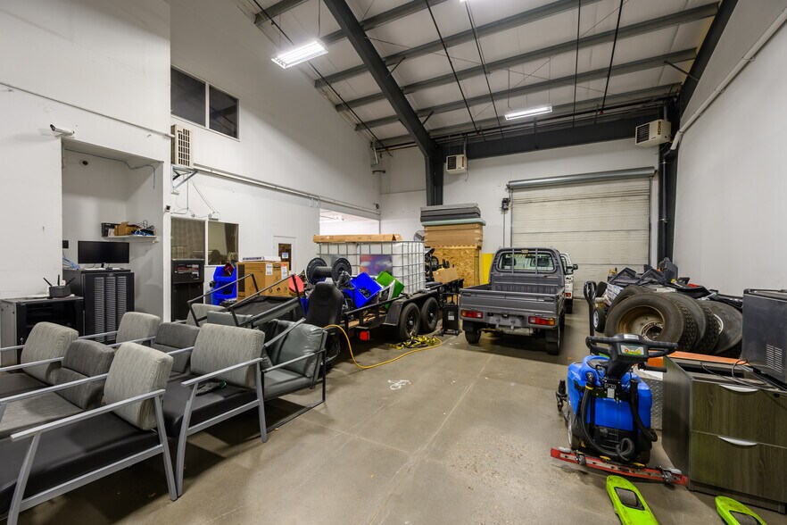 More Photos Of 2123 Deerhound ave, Redmond Service For Lease