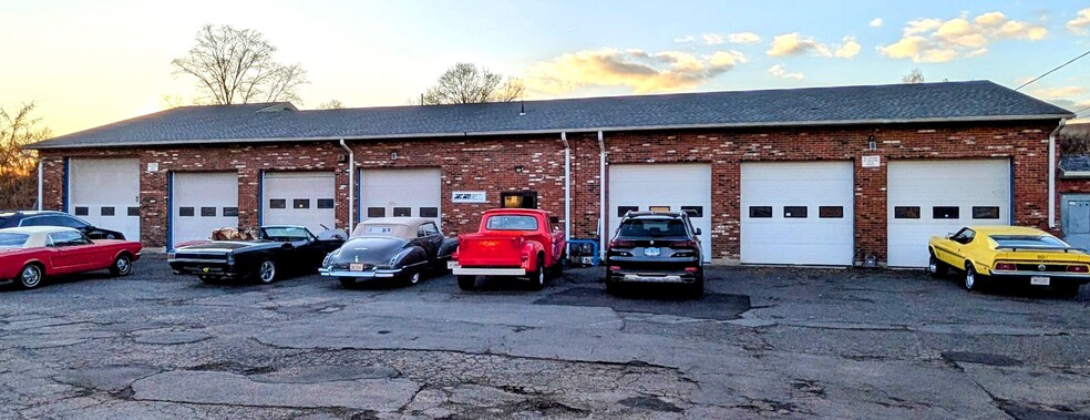 Primary Photo Of 1108 East St, New Britain Auto Repair For Lease