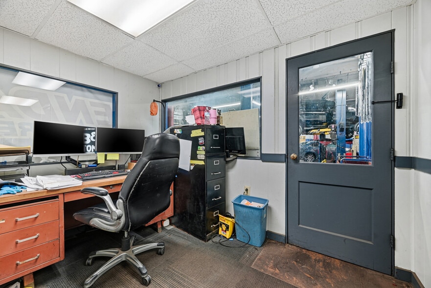 More Photos Of 4225 Main St, Pittsburgh Service For Sale