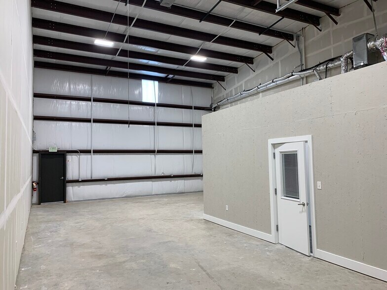 More Photos Of 1922 Choate Pky, Celina Warehouse For Lease