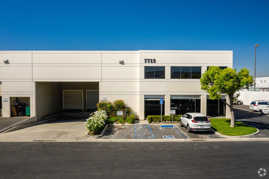 More Photos Of 7617-7621 Somerset Blvd, Paramount Unknown For Lease