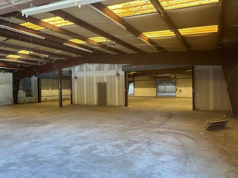 More Photos Of 2028 Charleston Hwy, Cayce Manufacturing For Lease
