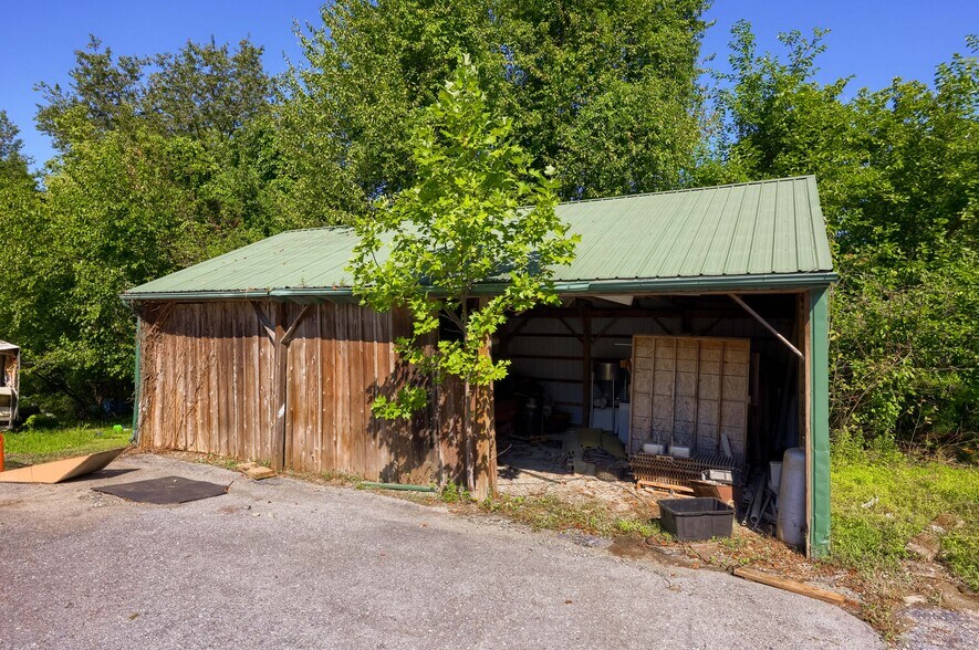More Photos Of 197 Pencroft Dr N, Holtwood Industrial For Sale