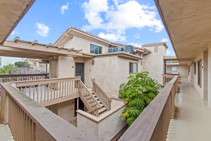 More Photos Of 4069 Goldfinch St, San Diego Apartments For Sale