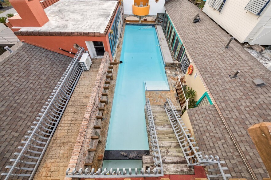 More Photos Of 614 Pine Gully Rd, Seabrook Apartments For Sale