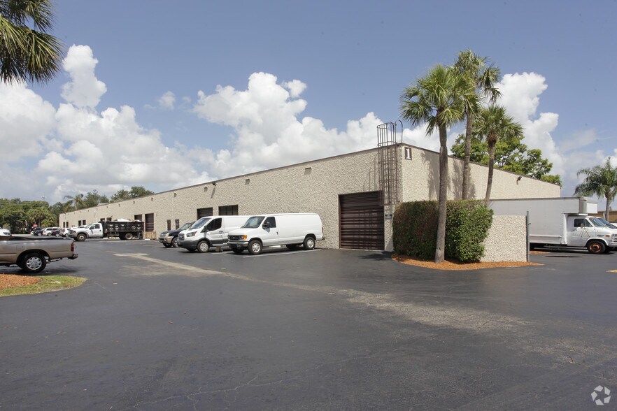 More Photos Of 406-442 SW 12th Ave, Deerfield Beach Distribution For Lease