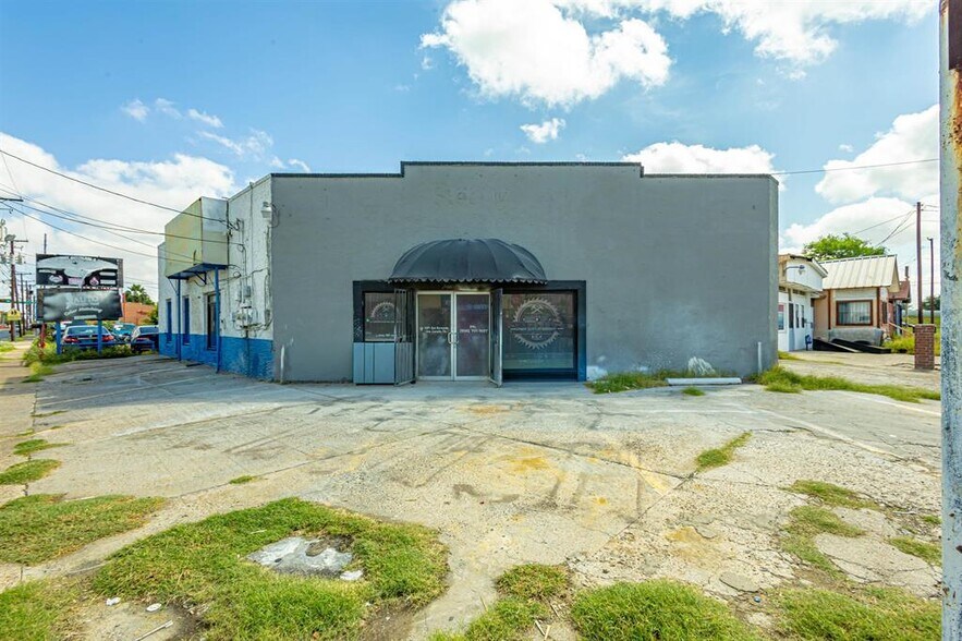 More Photos Of 1801 San Bernardo Ave, Laredo General Retail For Sale
