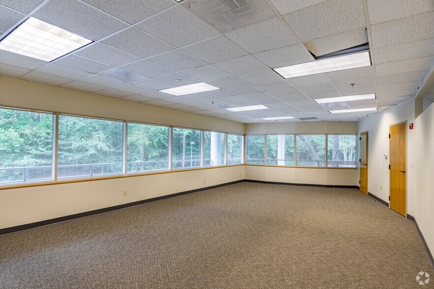 More Photos Of 680 Engineering Dr, Peachtree Corners Research And Development For Sale