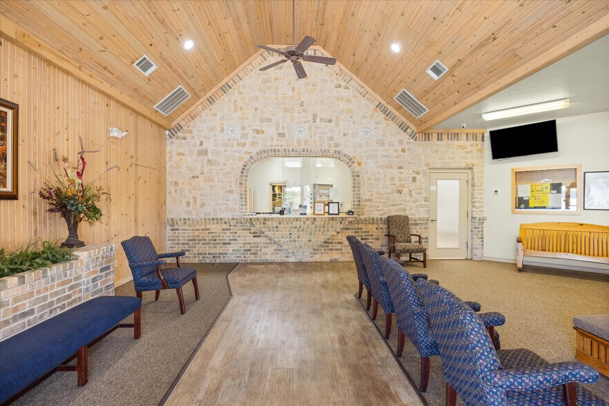 More Photos Of 1305 Paluxy Rd, Granbury Medical For Sale