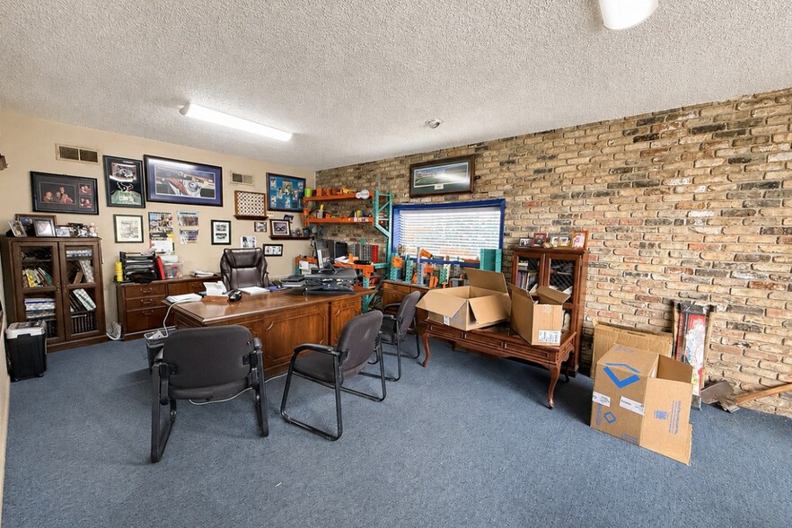 More Photos Of 924 Fisher St, Houston Warehouse For Lease