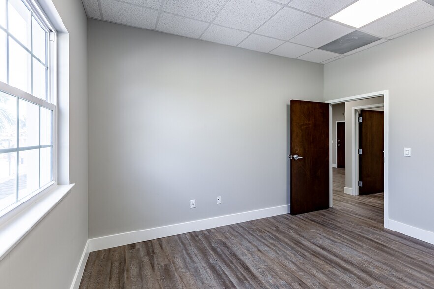 More Photos Of 1500 E Venice Ave, Venice Office For Sale