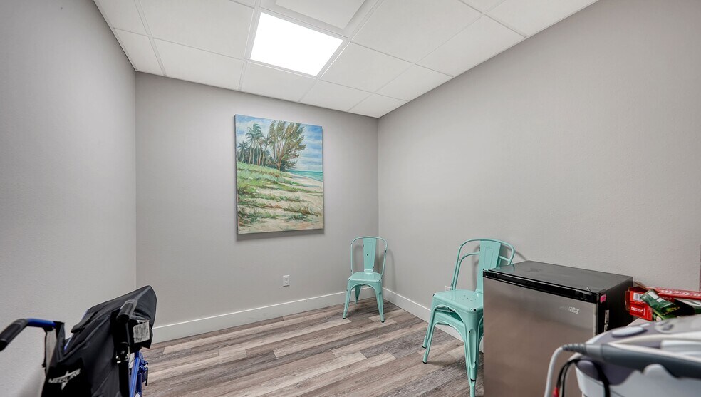 More Photos Of 1630 S Tuttle Ave, Sarasota Medical For Sale