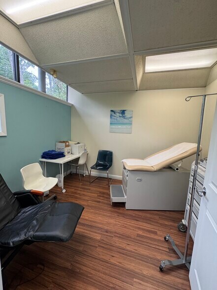 More Photos Of 1539 Parental Home Rd, Jacksonville Medical For Lease