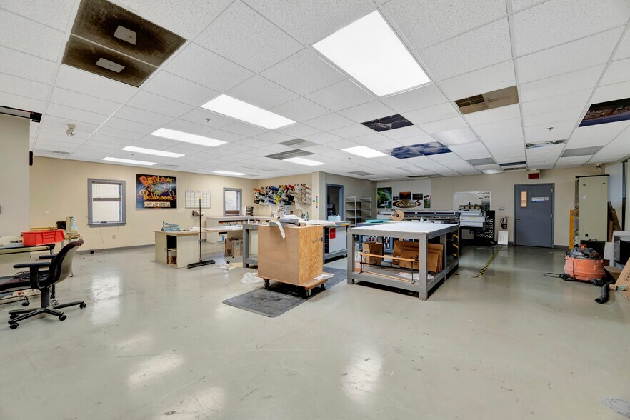 More Photos Of 200 Century Blvd, New Castle Warehouse For Sale