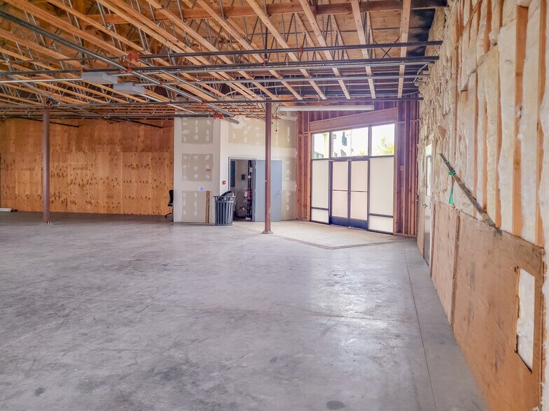 More Photos Of 1479 S Main St, Lebanon Storefront For Lease