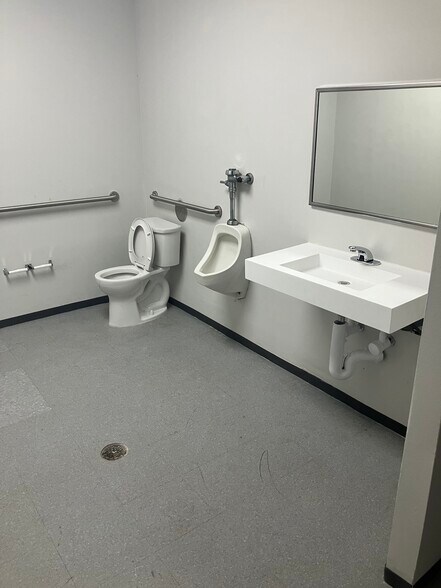 More Photos Of 11839 Shiloh Rd, Dallas Warehouse For Lease