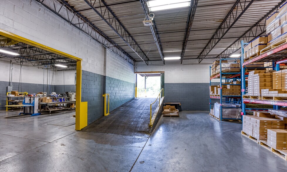 More Photos Of 1076 Airport Rd, Tappahannock Warehouse For Lease