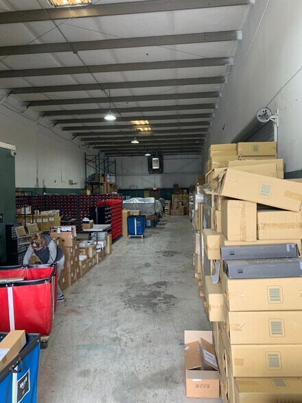 More Photos Of 3025 Trotters Pky, Alpharetta Warehouse For Lease