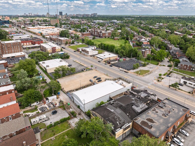 More Photos Of 5951 Delmar Blvd, Saint Louis Freestanding For Sale