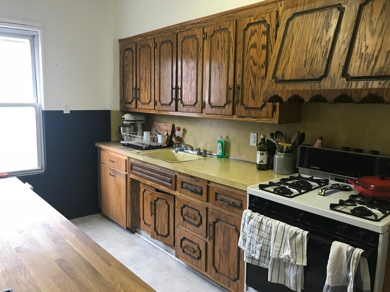 More Photos Of 141 Conselyea St, Brooklyn Multifamily For Sale