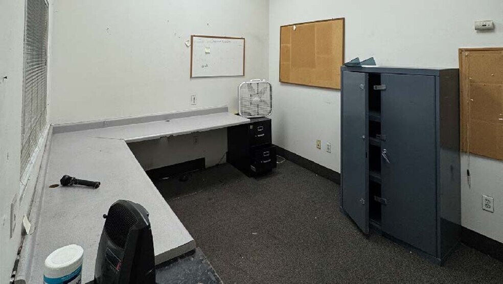 More Photos Of 519 W 207th St, New York Office For Lease