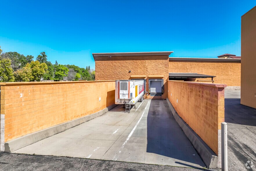 More Photos Of 8620-8690 Sierra College Blvd, Roseville Unknown For Lease