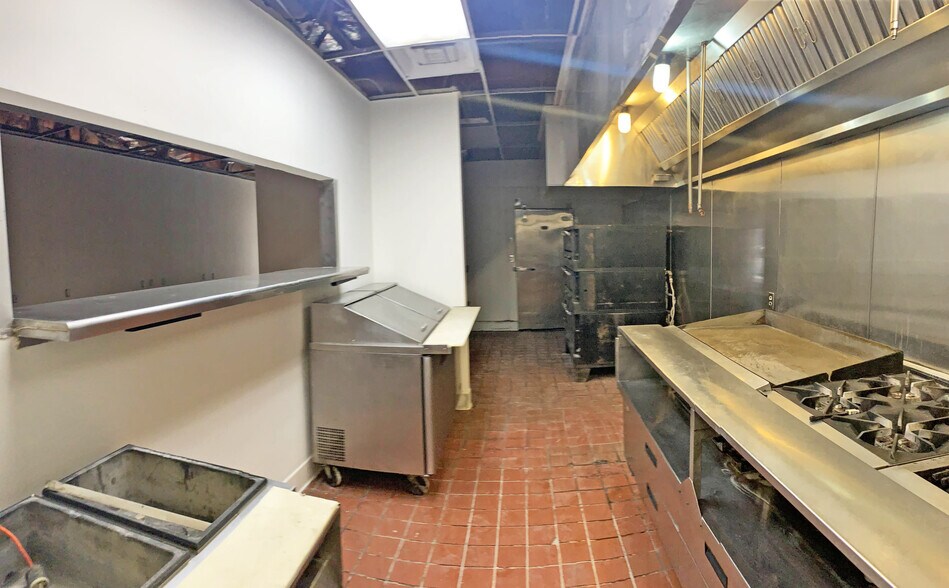 More Photos Of 5512-5530 Van Nuys Blvd, Sherman Oaks Restaurant For Lease